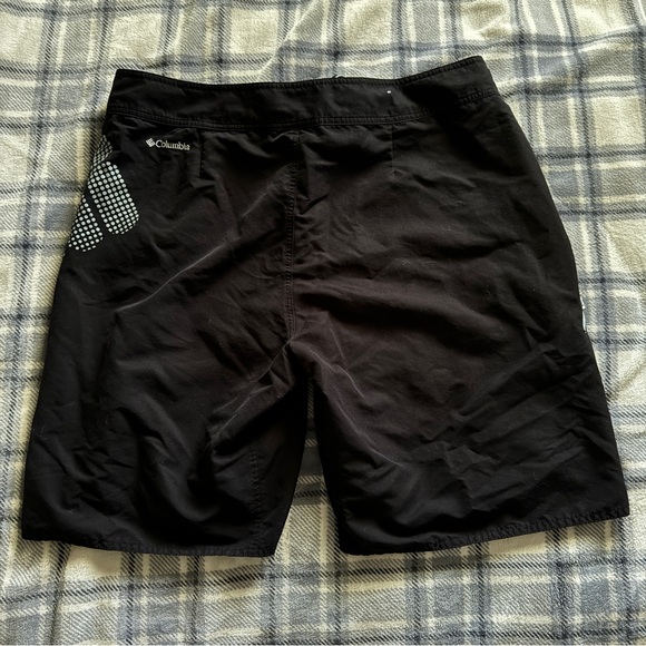 Short Columbia - Picture 2 of 6